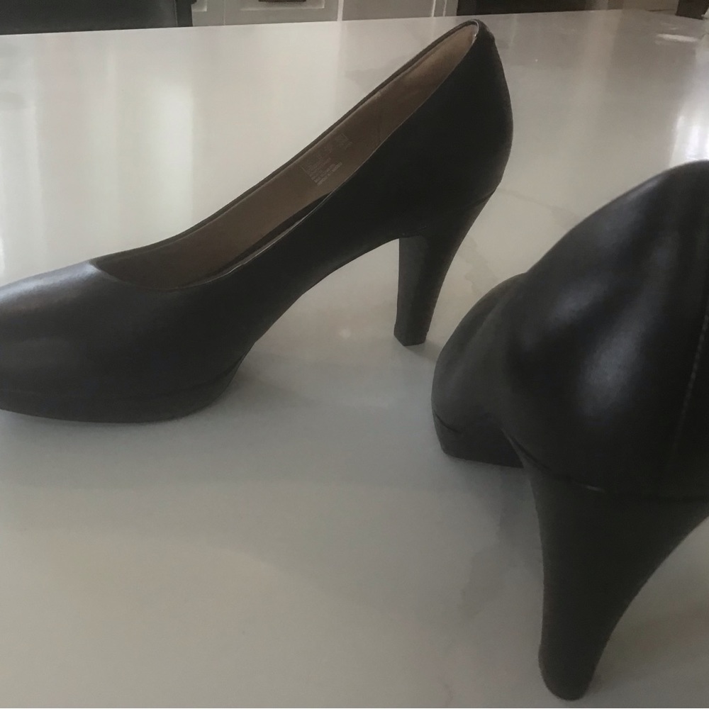 New Clarks platform 3.5” heel pumps.